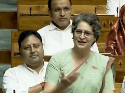 रिजिजू के बयान पर प्रियंका मुस्कुराईं:विपक्ष के हंगामे पर शाह भड़के; प्रियंका बोलीं