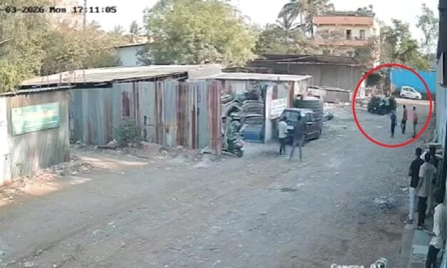 चीखता रहा व्यापारी, दिनदहाड़े उठा ले गए किडनैपर, VIDEO