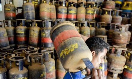 रेलवे स्टेशनों पर गैस की किल्लत, IRCTC का कैटरिंग और स्टॉल संचालकों को निर्देश