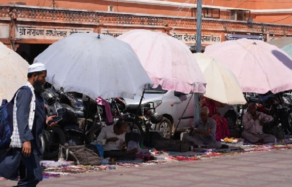 गुजरात-राजस्थान में लू चली, 11 शहरों में पारा 41°C पार:महाराष्ट्र का नंदूरबार सबसे ज्यादा गर्म, तापमान 42.4°C पहुंचा; 13 राज्यों में आंधी-बारिश का अलर्ट