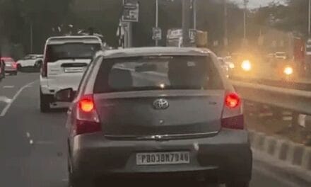 बठिंडा में दूल्हा-दुल्हन पर चलती गाड़ी में नोट बरसाए,VIDEO:हरियाणा नंबर की स्कॉर्पियो में बैठा था जोड़ा; नोट उड़ाने वाले पंजाब नंबर की ओपन जीप में सवार थे