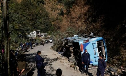 नेपाल में श्रद्धालुओं से भरी बस खाई में गिरी… 7 भारतीयों की मौत, कई घायल