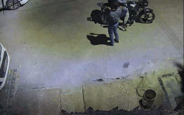 रिटायर्ड जज के घर से चार LPG सिलेंडर चोरी:भोपाल में बाइक पर ले गए 3 युवक; कटनी में 4 स्कूलों से 11 सिलेंडर उड़ाए
