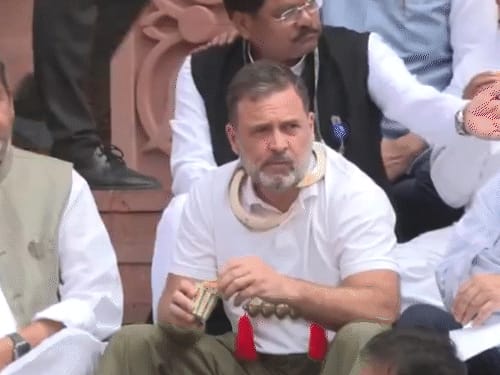 राहुल गांधी के खिलाफ 204 रिटायर्ड ब्यूरोक्रेट्स-सैन्य अधिकारियों का लेटर:लिखा