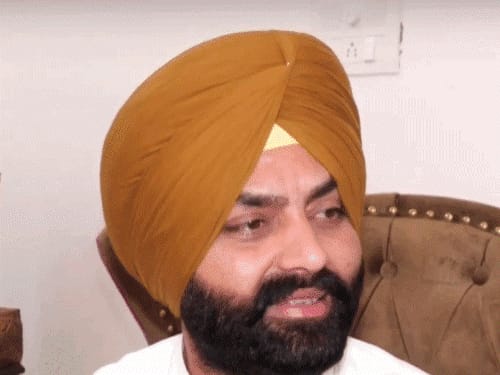 पंजाब अफसर सुसाइड, पूर्व AAP मंत्री, पिता-PA पर FIR:मृतक की पत्नी बोलीं