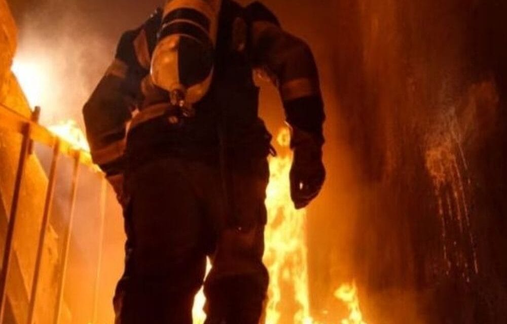 भास्कर अपडेट्स:मुंबई के गोरेगांव में 24 मंजिला इमारत में आग: 72 साल की महिला की मौत