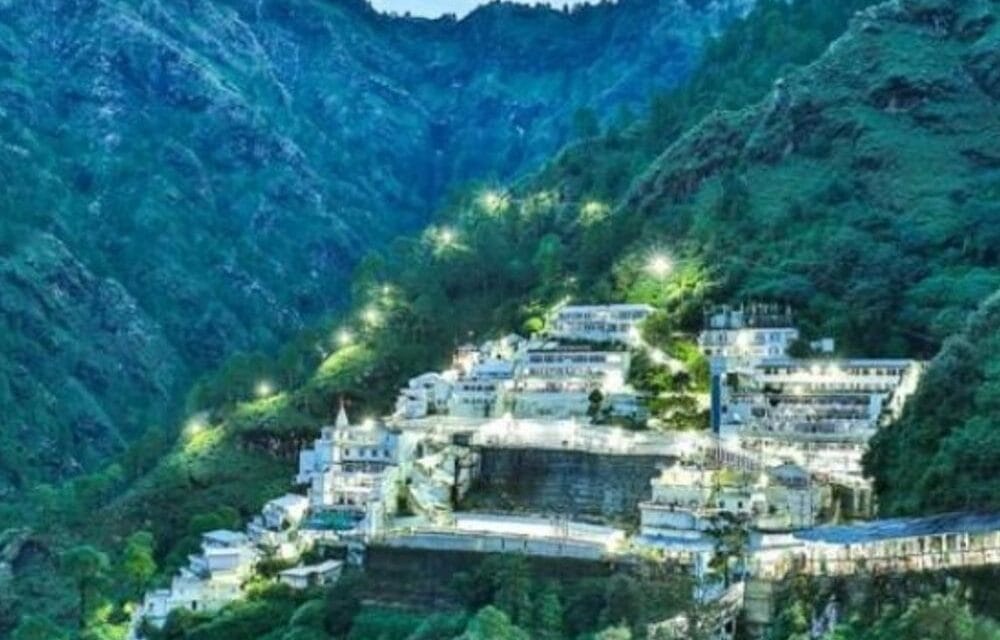 भास्कर अपडेट्स:नवरात्रि में बढ़ी वैष्णो देवी में श्रद्धालुओं की संख्या, 6 दिन में 2 लाख से ज्यादा भक्तों दर्शन किए