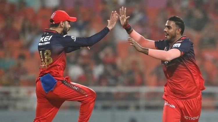 IPL से पहले RCB को झटका, 'पर्सनल वजह' से बाहर हुआ ये ख‍िलाड़ी