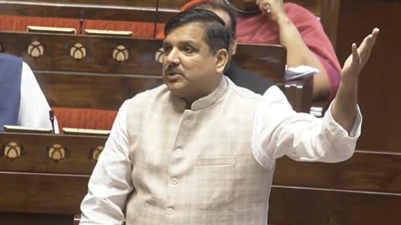 'अधिकारियों पर हो हत्या का केस', पालम अग्निकांड पर राज्यसभा में बोले संजय सिंह