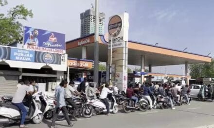 'घबराएं नहीं… ये सिर्फ अफवाहें हैं', तेल कंपनियां बोलीं-डीजल भरपूर