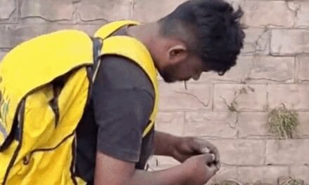 चंडीगढ़ में नशे में झूमते डिलीवरी बॉय का VIDEO:ढाई घंटे तक खड़ा रहा; आंखें बंद, मुंह में बीड़ी फंसी, लाइटर तक नहीं जला पाया