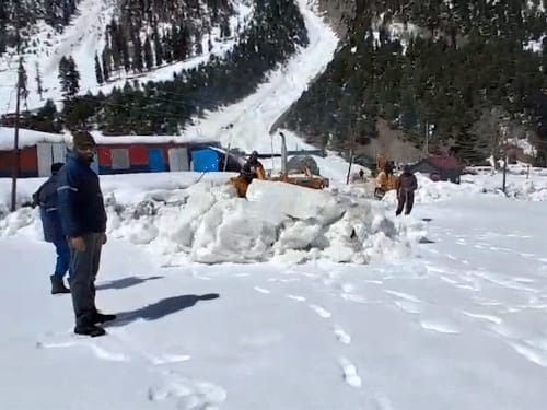 MP में तापमान 38℃, राजस्थान में 35℃:पंजाब-हरियाणा, दिल्ली-राजस्थान में दो दिन बारिश की चेतावनी, जम्मू-कश्मीर, हिमाचल में आज, उत्तराखंड में कल बर्फबारी संभव