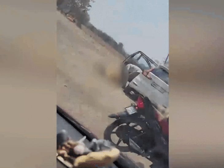 कर्नाटक में पति ने बीच सड़क पत्नी का गला काटा:फिर कार से कुचला, मौके पर मौत; राहगीरों ने वीडियो बनाया