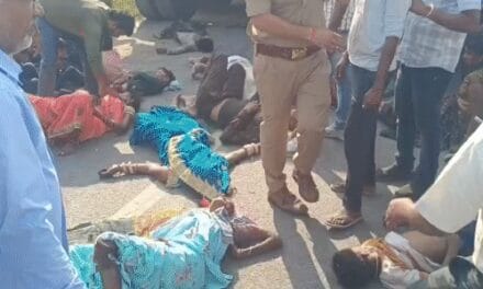 कौशांबी में पिकअप ट्रेलर में घुसी, 8 की मौत:मरने वालों में 5 महिलाएं और 3 बच्चे; प्रयागराज से मुंडन कराकर लौट रहे थे