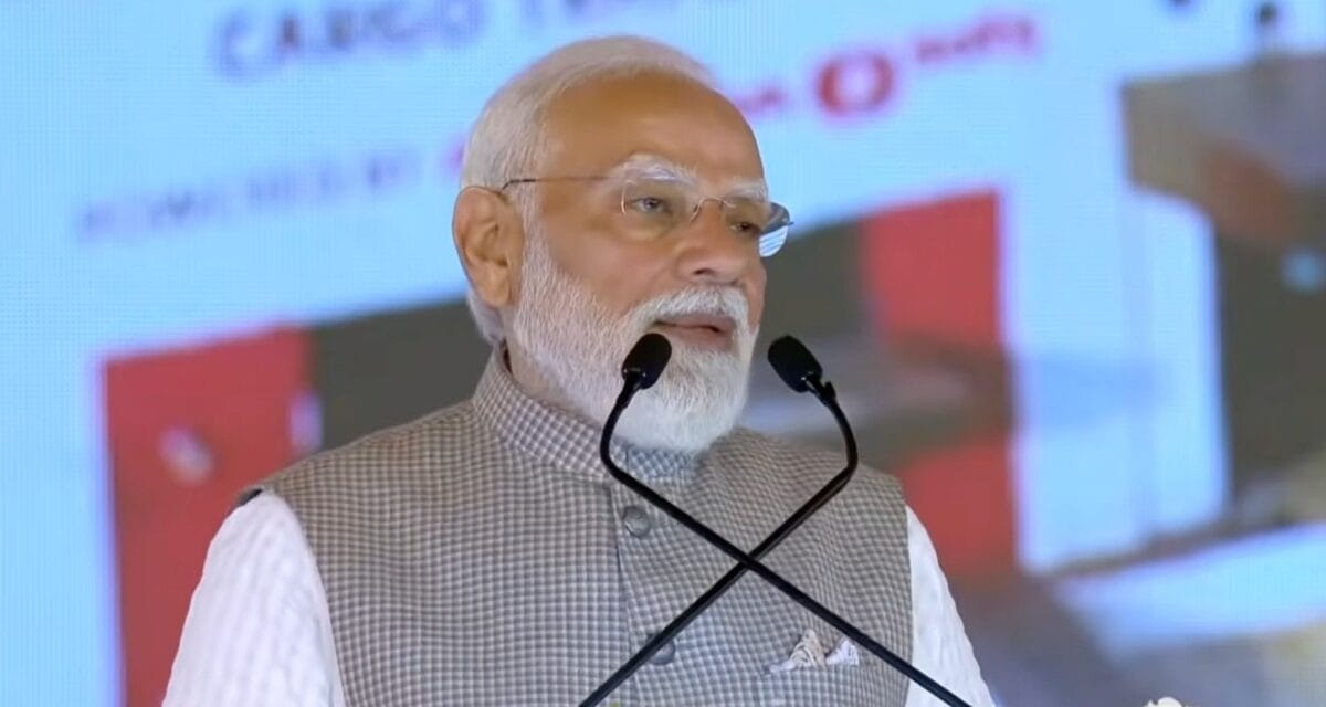 'पहले के नेता नोएडा आने से डरते थे, मुझे भी…', PM मोदी का विपक्ष पर तंज