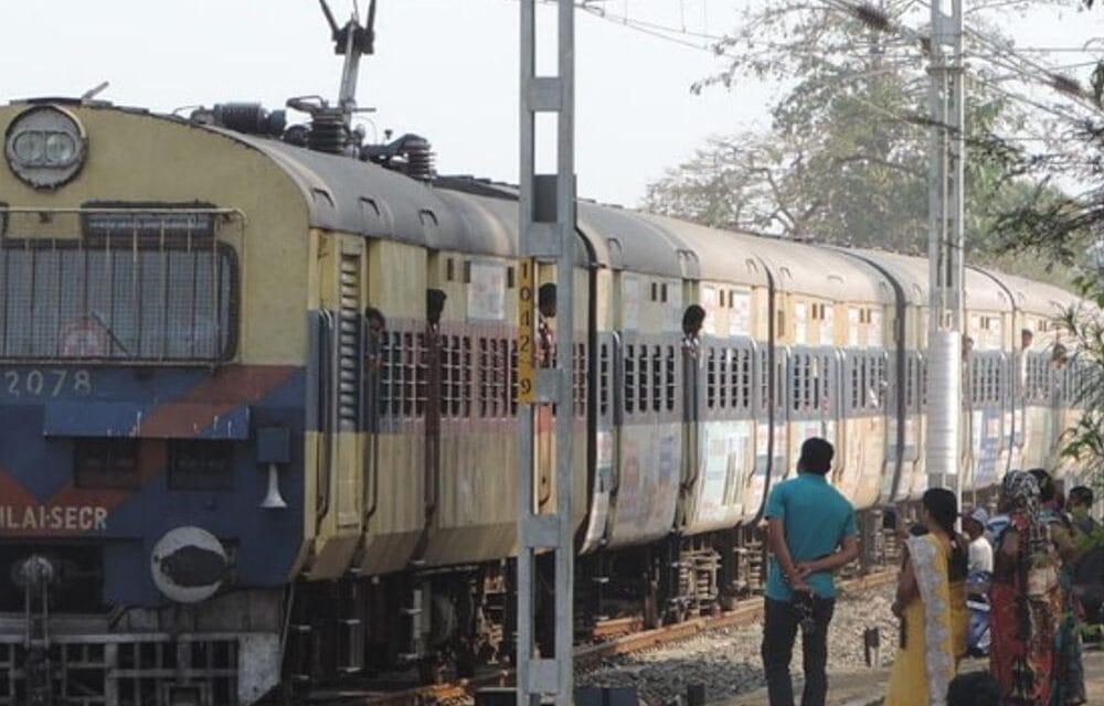 भास्कर अपडेट्स:नागपुर के पास मेमू ट्रेन पटरी से उतरी; बालाघाट से इतवारी जा रही थी, कोई यात्री घायल नहीं