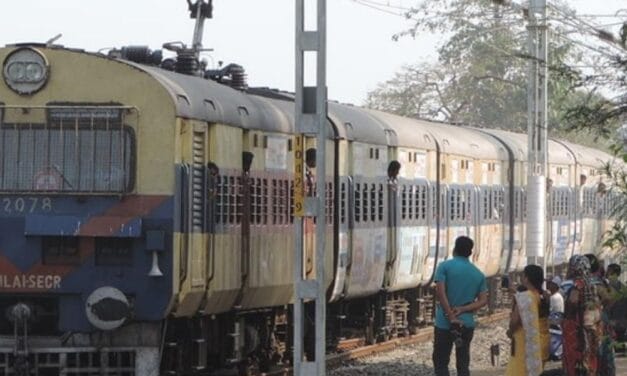 भास्कर अपडेट्स:नागपुर के पास मेमू ट्रेन पटरी से उतरी; बालाघाट से इतवारी जा रही थी, कोई यात्री घायल नहीं