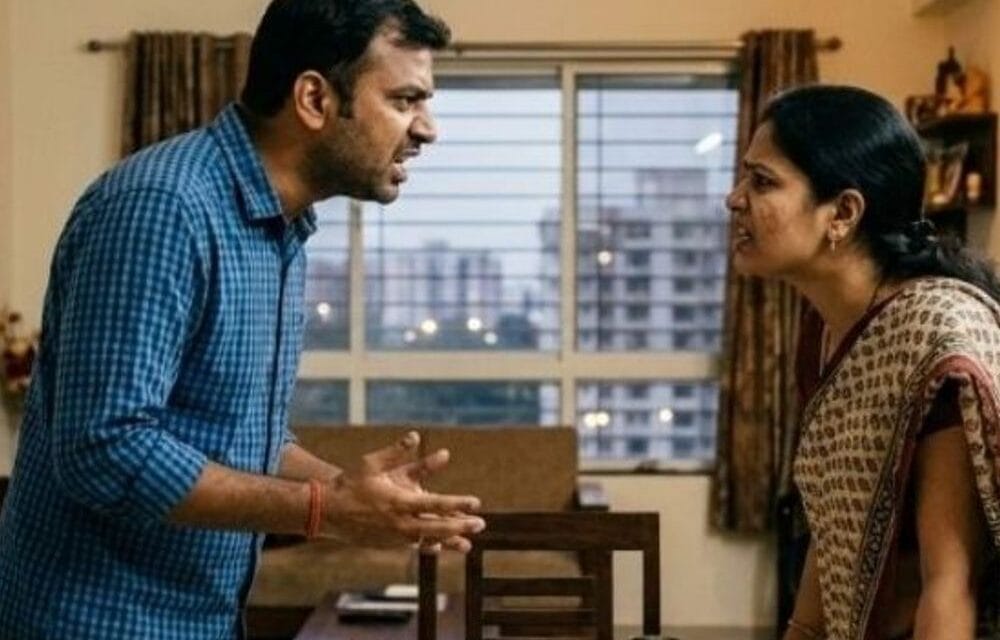 गुजरात-महिला ने बेटियों का सरनेम बदला, पिता ने की शिकायत:पत्नी और स्कूल प्रबंधन पर केस; डेयरी बोनस घोटाले में भी शामिल होने के आरोप