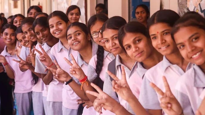 राजस्थान बोर्ड 12वीं का रिजल्ट जारी, फिर बेटियों ने गाड़े झंडे