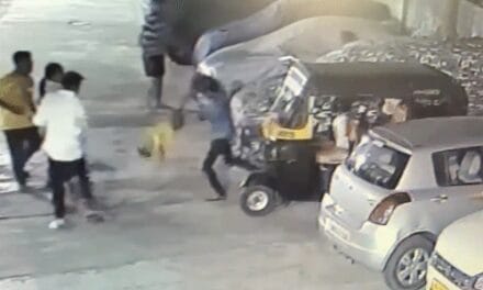 पिता से विवाद पर बच्चे को पैर पकड़कर पटका… VIDEO:सिर लोहे की रॉड पर मारा, हालत गंभीर; मुंबई की घटना