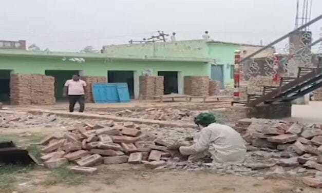 संभल में अल्टीमेटम के बाद मदरसा-मस्जिद और दुकानें खुद तोड़ने लगे ग्रामीण