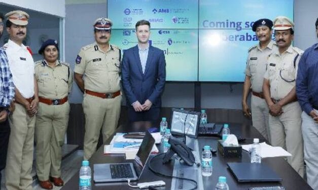स्कूल बसों का लंदन जैसा हाईटेक नेटवर्क तेलंगाना में:एक रूट के कई स्कूलों के लिए साझा बस, खास एप से जुड़ेंगे पेरेंट्स, स्कूल-ऑपरेटर