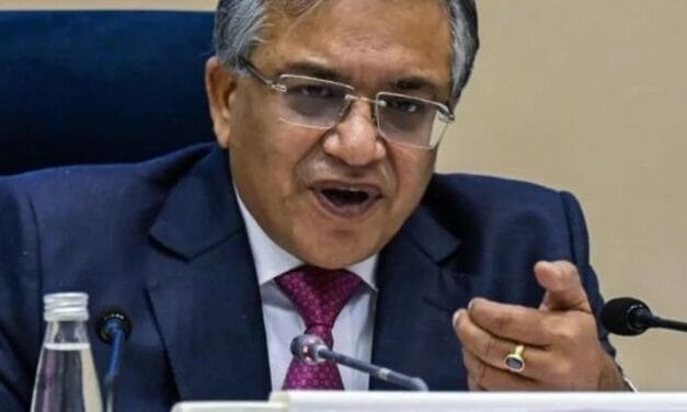 मुख्य चुनाव आयुक्त को हटाने का प्रस्ताव खारिज:लोकसभा और राज्यसभा में विपक्ष लेकर आया था महाभियोग प्रस्ताव, 193 सांसदों ने साइन किए थे