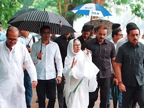 पश्चिम बंगाल में SIR ही सबसे बड़ा मुद्दा:नई वोटर लिस्ट से CM ममता की परेशानी बढ़ी, 50 सीटों पर TMC को ज्यादा चुनौती