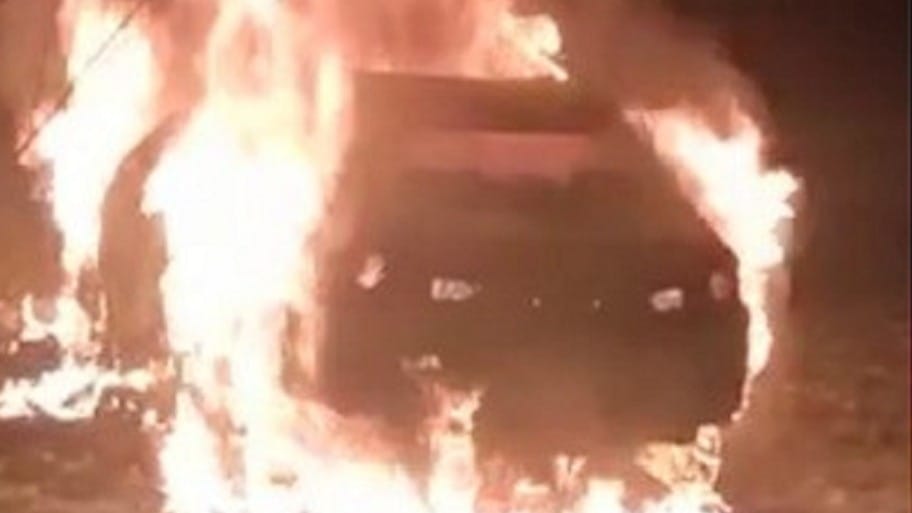 केरल: 85 साल के बुजुर्ग ने डॉक्टर के घर जाकर कार में लगाई आग, खुद भी झुलसा