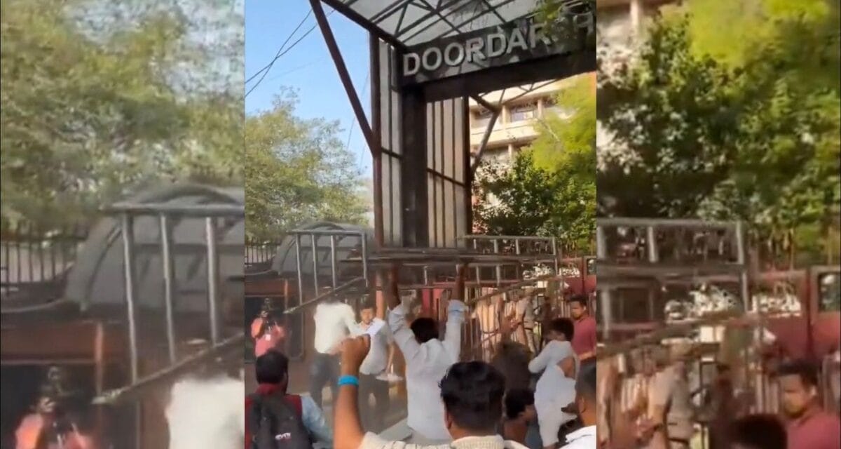 DD न्यूज़ दफ्तर के बाहर NSUI का प्रोटेस्ट, राहुल पर टिप्पणी को लेकर भड़के कार्यकर्ता