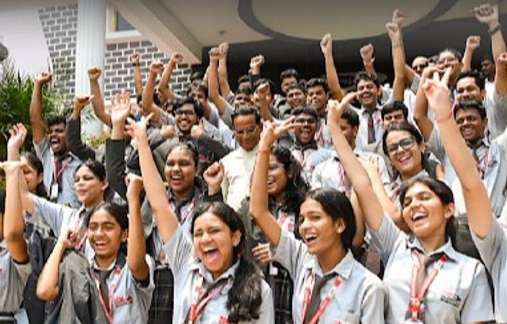 CBSE बोर्ड 10वीं सेशन-1 का रिजल्ट जारी:UMANG एप पर चेक कर सकते हैं मार्कशीट; 15 मई से होंगे सेशन 2