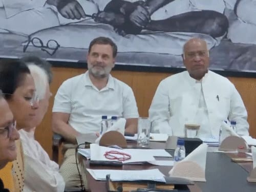 महिला आरक्षण, लोकसभा में सीटें बढ़ाने पर विपक्ष की मीटिंग:राहुल-खड़गे मौजूद, कल संसद में बिल पेश होगा; लोकसभा सीटें 850 करने का प्रस्ताव
