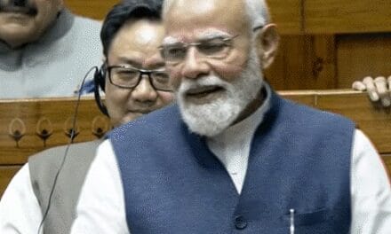 PM ने दोस्त कहा तो अखिलेश ने हाथ जोड़ लिए:प्रियंका ने कहा-8 मोमेंट्स