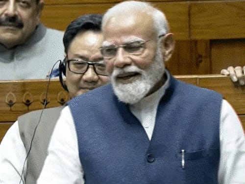 PM ने दोस्त कहा तो अखिलेश ने हाथ जोड़ लिए:प्रियंका ने कहा-8 मोमेंट्स