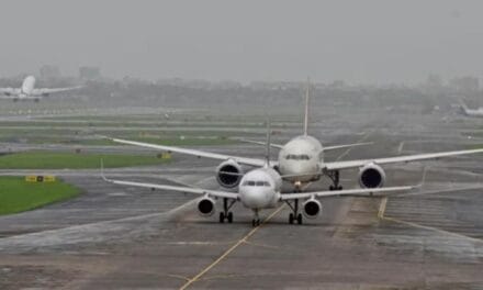 पुणे एयरपोर्ट पर IAF के फाइटर एयरक्राफ्ट की हार्ड लैंडिंग, बंद किया गया रनवे