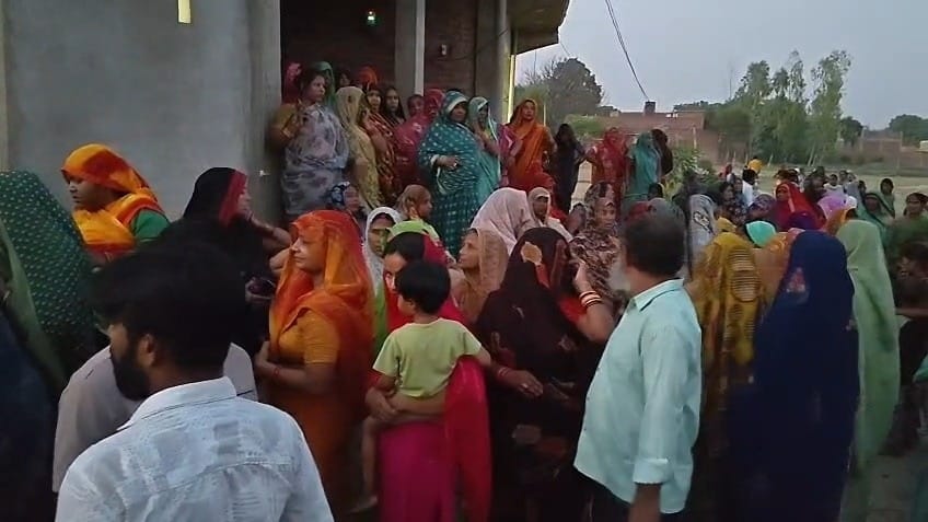 घर में अकेली महिला की दिन दहाड़े बदमाशों ने की हत्या, एक साल पहले हुई थी शादी