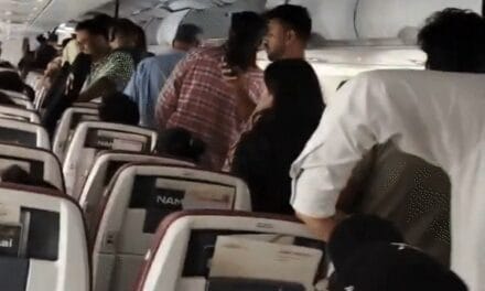 एअर इंडिया फ्लाइट में घंटों बिना AC के बैठे यात्री:दिल्ली एयरपोर्ट पर हंगामा; इंदौर के लिए 3 घंटे डिले के बाद भरी उड़ान