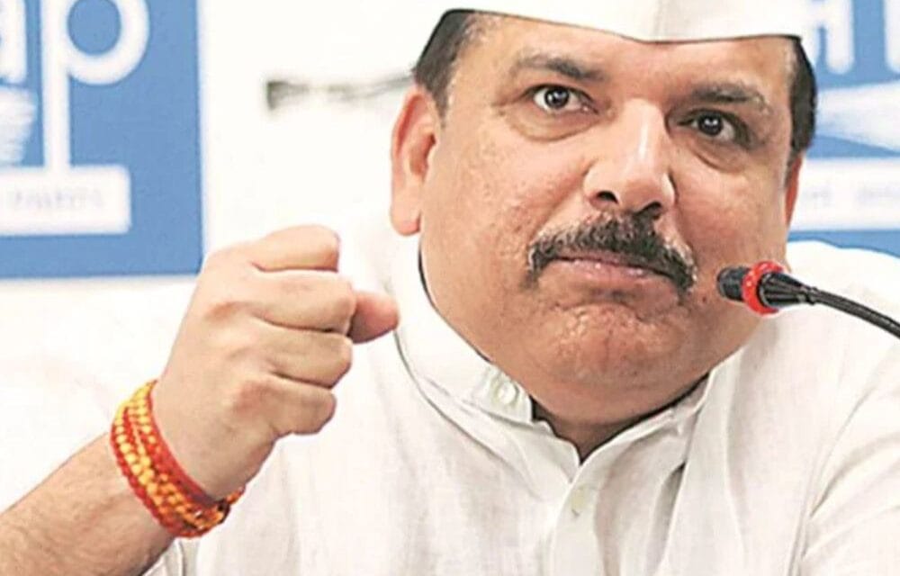 संजय सिंह ने उपराष्ट्रपति को याचिका सौंपी:राघव चड्ढा समेत 7 सांसदों को अयोग्य घोषित करने की मांग; कहा