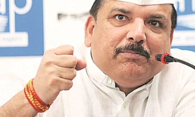 संजय सिंह ने उपराष्ट्रपति को याचिका सौंपी:राघव चड्ढा समेत 7 सांसदों को अयोग्य घोषित करने की मांग; कहा