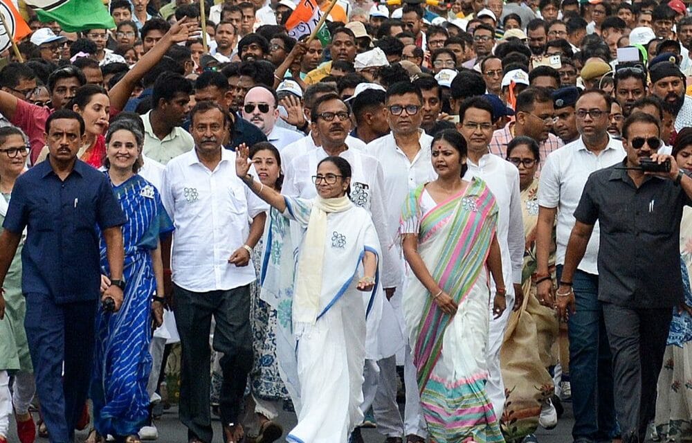 दूसरे चरण का प्रचार खत्म, 142 सीटों पर वोटिंग कल:ममता रोड शो में 6 किमी पैदल चलीं; शाह बोले