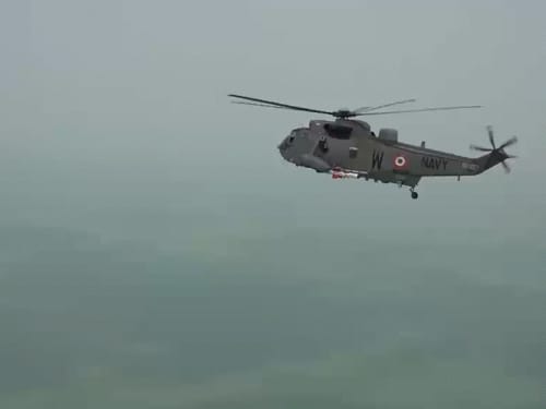 हेलिकॉप्टर से पहली बार एक साथ 2 मिसाइल लॉन्च:जरूरत पड़ने पर हवा में टारगेट बदला जा सकता है; DRDO-नेवी का सफल परीक्षण