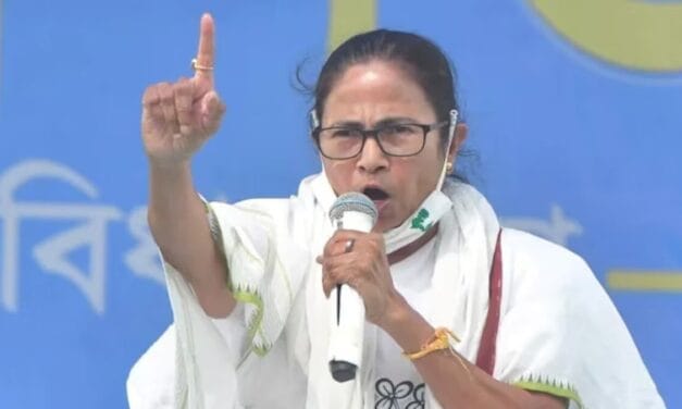 'किसी भी हाल में EVM लूटने नहीं देंगे', स्ट्रॉन्ग रूम से बाहर निकलकर बोलीं ममता बनर्जी