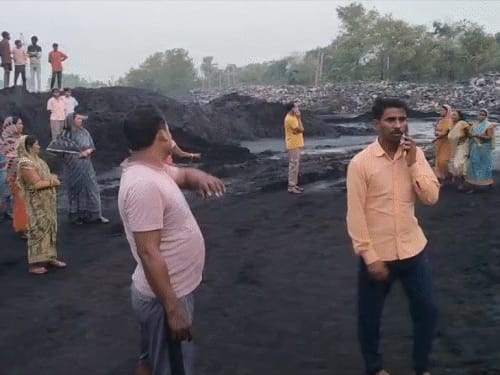 धनबाद-कोयला खदान में स्लरी ढहने से 4 मजदूरों की मौत:कोल वाशरी में स्लरी लोडिंग कर रहे थे, मलबे का बड़ा हिस्सा गिरने से हादसा