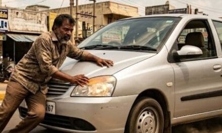 भास्कर अपडेट्स:हैदराबाद में कार चालक ने व्यक्ति को 2 किमी तक बोनट पर घसीटा, केस दर्ज