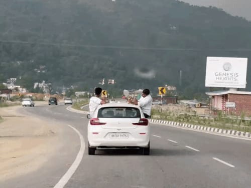 किरतपुर-मनाली फोरलेन पर पर्यटकों का हुड़दंग:चलती कार से बाहर निकलकर बीयर पीते दिखे युवक; वीडियो सोशल मीडिया पर वायरल