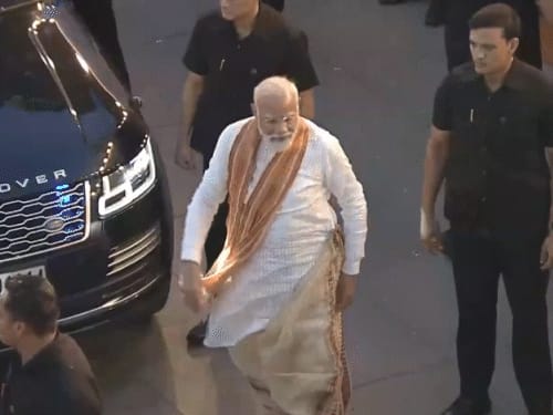 बंगाल,असम, पुडुचेरी में भाजपा की जीत पर दिल्ली में जश्न:पीएम मोदी बंगाली धोती पहनकर पार्टी मुख्यालय पहुंचे, कुछ देर में संबोधन