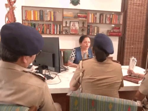 राइटर मधु किश्वर की चंडीगढ़ कोर्ट में याचिका:FIR कॉपी मांगी, 2 नोटिस के बाद नहीं हुईं पेश; वीडियो वाले दंपति ने की इन्वेस्टिगेशन ज्वाइन