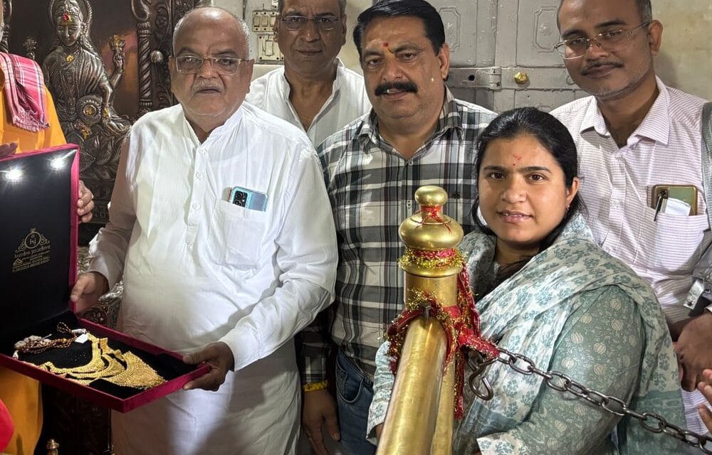 हिमाचल के मंदिर में 100 ग्राम सोने का हार चढ़ाया:महाराष्ट्र से आए श्रद्धालु बोले