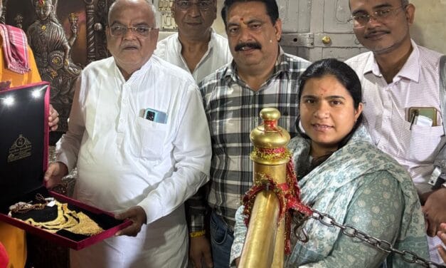 हिमाचल के मंदिर में 100 ग्राम सोने का हार चढ़ाया:महाराष्ट्र से आए श्रद्धालु बोले