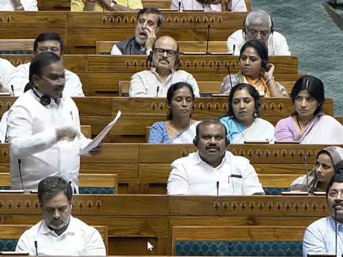 DMK सांसद लोकसभा में कांग्रेस के साथ नहीं बैठेंगे:TVK को समर्थन देने से नाराज; अखिलेश का तंज